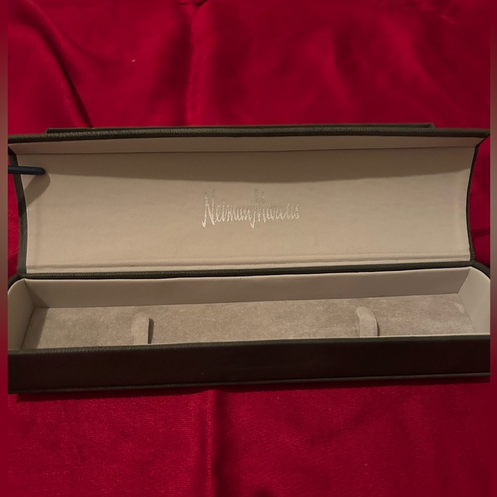 Neiman Marcus Magnetic Closure Bracelet Presentation Box